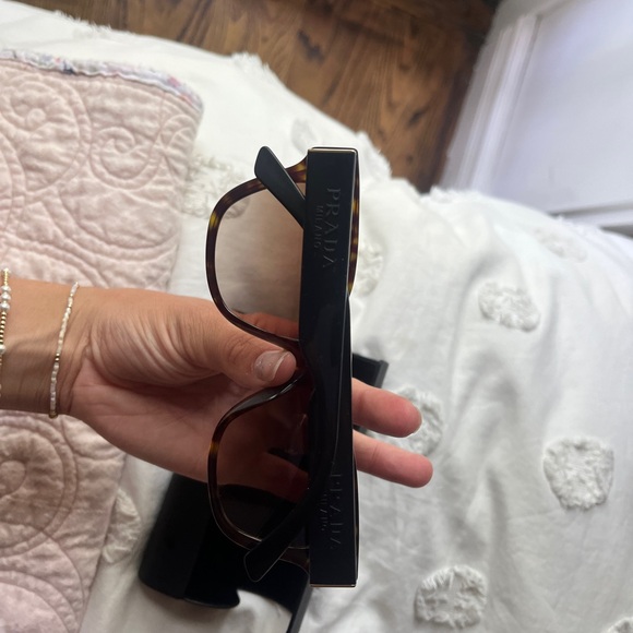 Prada sunglasses - Picture 5 of 8